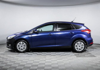 Подержанный автомобиль Ford Focus Hatchback 2017 года (8 фото)