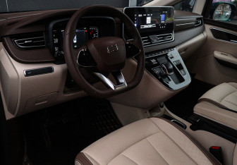 Подержанный автомобиль FAW Bestune M9 2023 года (13 фото)