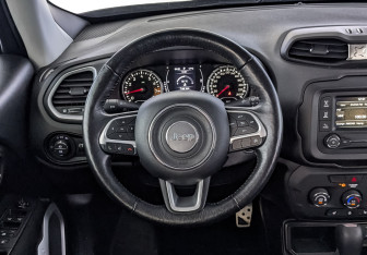 Подержанный автомобиль Jeep Renegade 2018 года (22 фото)