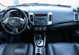 Подержанный автомобиль Citroen C-Crosser 2010 года (13 фото)