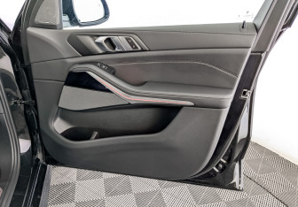 Подержанный автомобиль BMW X5 2023 года (26 фото)