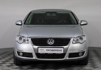 Подержанный автомобиль Volkswagen Passat Sedan 2010 года (2 фото)