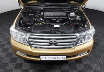 Подержанный автомобиль Toyota Land Cruiser Suv 2008 года (9 фото)