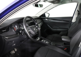 Подержанный автомобиль Skoda Octavia Liftback 2020 года (9 фото)