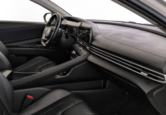 Подержанный автомобиль Hyundai Elantra Sedan 2023 года (13 фото)