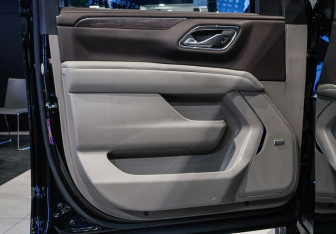 Подержанный автомобиль Chevrolet Tahoe 2023 года (18 фото)