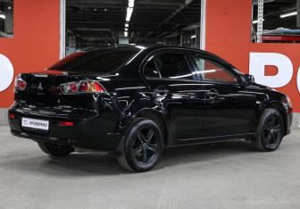 Подержанный автомобиль Mitsubishi Lancer Sedan 2012 года (5 фото)