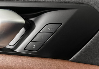 Подержанный автомобиль BMW X5 2025 года (19 фото)