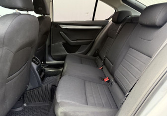 Подержанный автомобиль Skoda Octavia Liftback 2016 года (11 фото)