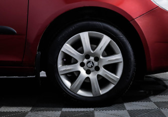 Подержанный автомобиль Skoda Fabia Hatchback 2008 года (11 фото)