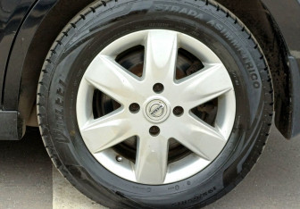 Подержанный автомобиль Nissan Tiida Hatchback 2007 года (9 фото)