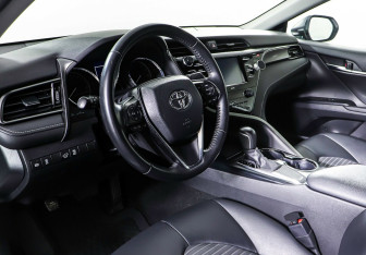 Подержанный автомобиль Toyota Camry Sedan 2020 года (11 фото)