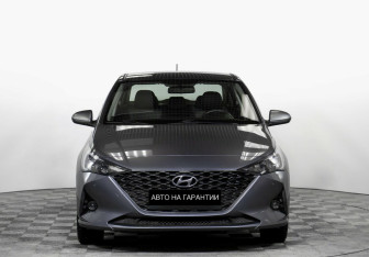 Подержанный автомобиль Hyundai Solaris Sedan 2021 года (2 фото)
