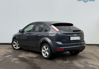 Подержанный автомобиль Ford Focus Hatchback 2011 года (7 фото)