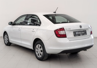Подержанный автомобиль Skoda Rapid Liftback 2019 года (7 фото)