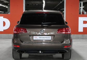 Подержанный автомобиль Volkswagen Touareg 2011 года (6 фото)