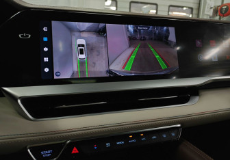 Подержанный автомобиль Geely Monjaro 2023 года (18 фото)