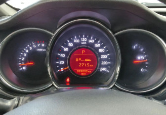 Подержанный автомобиль Kia Ceed Hatchback 2012 года (14 фото)