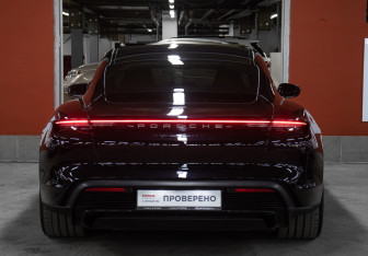 Подержанный автомобиль Porsche Taycan 2021 года (6 фото)