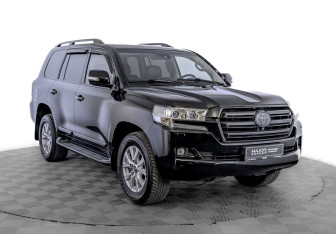 Подержанный автомобиль Toyota Land Cruiser Suv 2019 года (3 фото)