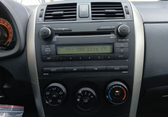 Подержанный автомобиль Toyota Corolla Sedan 2008 года (14 фото)