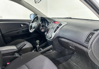 Подержанный автомобиль Kia Ceed Hatchback 2011 года (7 фото)