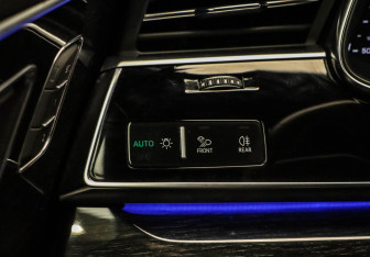 Подержанный автомобиль Audi Q8 2018 года (10 фото)