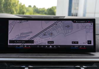 Подержанный автомобиль BMW X7 2024 года (18 фото)