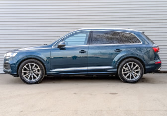 Подержанный автомобиль Audi Q7 2022 года (8 фото)