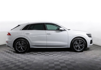 Подержанный автомобиль Audi Q8 2019 года (4 фото)