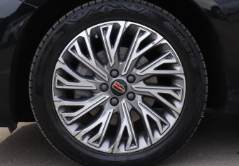 Подержанный автомобиль Hongqi H5 2024 года (22 фото)