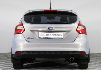Подержанный автомобиль Ford Focus Hatchback 2013 года (6 фото)