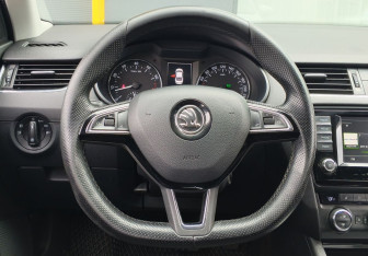 Подержанный автомобиль Skoda Octavia Liftback 2016 года (14 фото)
