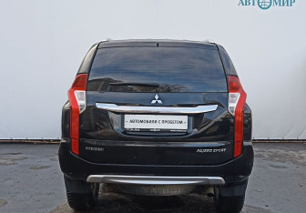 Подержанный автомобиль Mitsubishi Pajero Sport 2017 года (6 фото)