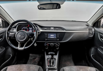 Подержанный автомобиль Kia Rio Hatchback 2021 года (14 фото)
