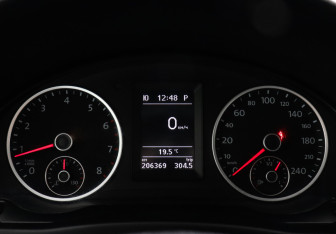 Подержанный автомобиль Volkswagen Tiguan 2012 года (11 фото)