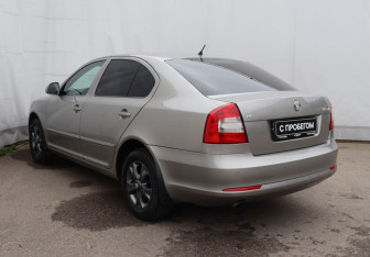 Подержанный автомобиль Skoda Octavia Liftback 2010 года (6 фото)