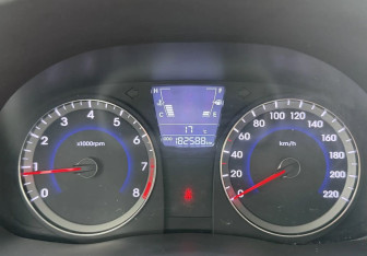 Подержанный автомобиль Hyundai Solaris Sedan 2013 года (12 фото)