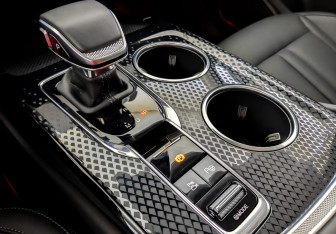 Подержанный автомобиль Hongqi HS3 2024 года (29 фото)