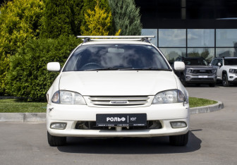 Подержанный автомобиль Toyota Caldina 2002 года (2 фото)