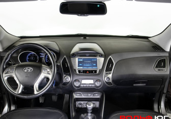 Подержанный автомобиль Hyundai ix35 2012 года (11 фото)