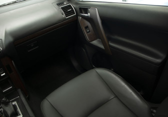 Подержанный автомобиль Toyota Land Cruiser Prado 2016 года (23 фото)