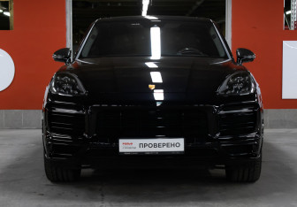 Подержанный автомобиль Porsche Cayenne 2021 года (2 фото)