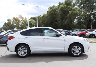 Подержанный автомобиль BMW X4 2015 года (4 фото)