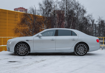Подержанный автомобиль Bentley Flying Spur 2014 года (6 фото)