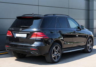 Подержанный автомобиль Mercedes-Benz GLE 2016 года (5 фото)
