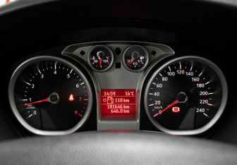 Подержанный автомобиль Ford Focus Hatchback 2010 года (13 фото)