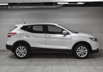 Подержанный автомобиль Nissan Qashqai 2016 года (4 фото)