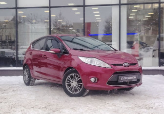 Подержанный автомобиль Ford Fiesta Hatchback 2011 года (3 фото)