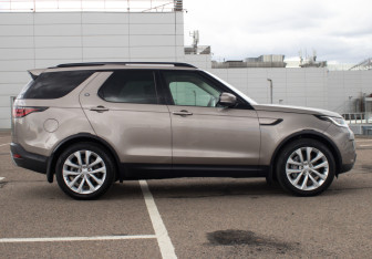 Подержанный автомобиль Land Rover Discovery 2021 года (4 фото)